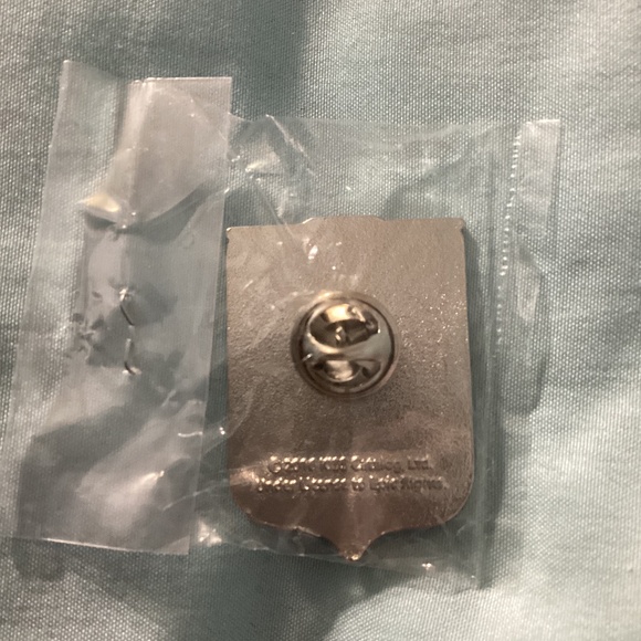 NEW KISS ARMY Official Member Pin 2016 - Picture 2 of 2